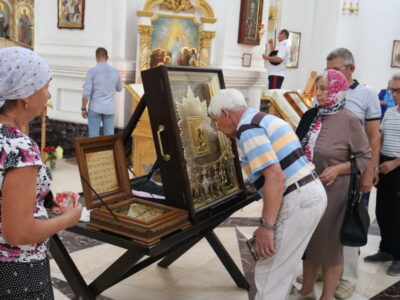 В Свято-Николаевском кафедральном соборе епископом Саввой совершено Всенощное бдение