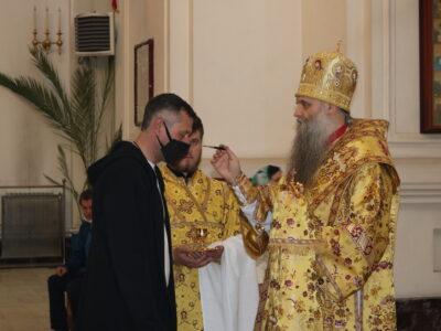 Архиерейское богослужение в праздник перенесения мощей святителя Николая Чудотворца в Бари
