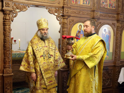 Преосвященнейший епископ Савва совершил Божественную Литургию на подворье бывшего Николо-Тихвинского женского монастыря посёлка Пятницкое
