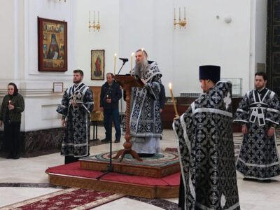 Преосвященнейший епископ Валуйский и Алексеевский Савва, совершил Пассию в Свято-Николаевском кафедральном соборе г. Валуйки
