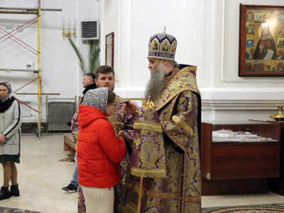 Всенощное бдение в канун Недели Крестопоклонной в Свято-Николаевском кафедральном соборе города Валуйки