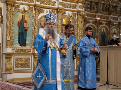 В канун праздника Благовещения Пресвятой Богородицы Преосвященнейший епископ Савва совершил всенощное бдение в Свято-Николаевском кафедральном соборе г. Валуйки