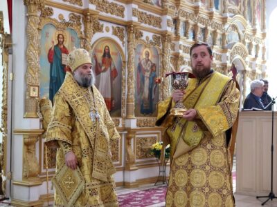 В день памяти святителя Николая Чудотворца Преосвященнейший епископ Савва совершил Божественную Литургию в Свято-Николаевском кафедральном соборе г. Валуйки