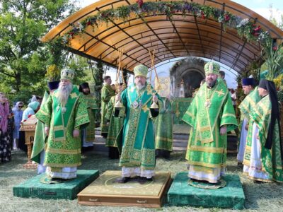 Епископ Савва принял участие в торжественном соборном богослужении в Свято-Троицком Холковском монастыре