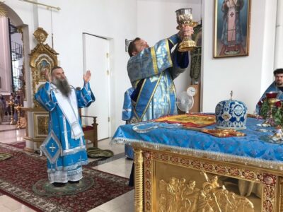 В праздник Успения Пресвятой Богородицы Преосвященнейший епископ Савва совершил Божественную Литургию в Свято-Николаевском кафедральном соборе города Валуйки