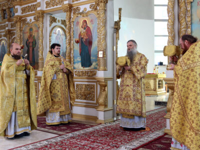 Преосвященнейший епископ Савва совершил Божественную Литургию в Свято-Николаевском кафедральном соборе г. Валуйки.