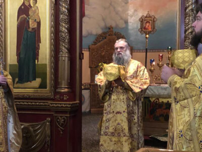 Епископ Валуйский и Алексеевский Савва совершил Божественную Литургию в Свято-Троицком кафедральном соборе города Алексеевка