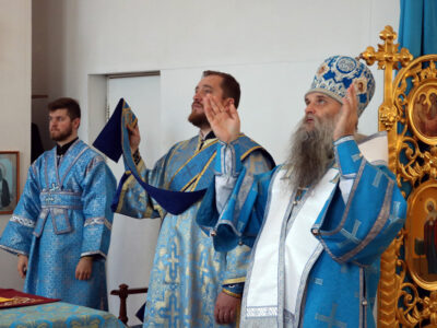 Епископ Савва совершил Божественную Литургию в Покровском соборе города Бирюч