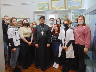 В Красногвардейском краеведческом музее состоялась встреча священника со студентами техникума