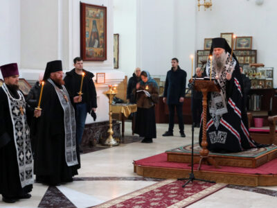 Епископ Савва совершил Великое повечерие с чтением покаянного канона преподобного Андрея Критского в Свято-Николаевском кафедральном соборе г. Валуйки