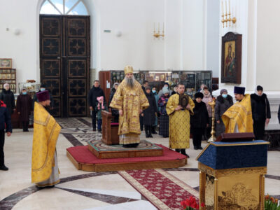 В Неделю 1-ю Великого Поста правящий архиерей Валуйской епархии совершил Божественную Литургию в Свято-Николаевском кафедральном соборе города Валуйки