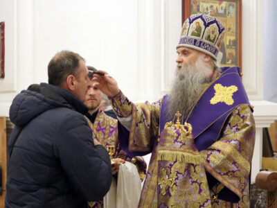 Преосвященнейший епископ Савва совершил всенощное бдение с выносом Креста в Свято-Николаевском кафедральном соборе города Валуйки