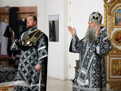 В Великую среду епископ Савва совершил Божественную Литургию Преждеосвященных даров в Свято-Николаевском кафедральном соборе города Валуйки