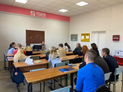 Настоятель храма Спаса Нерукотворного поселка Волоконовка провел беседу со студентами Ютановского агромеханического техникума