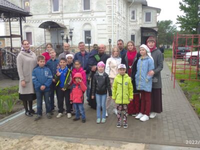 Учащиеся воскресной школы Свято-Николаевского кафедрального собора города Валуйки посетили Николо-Тихвинский женский монастырь поселка Пятницкое