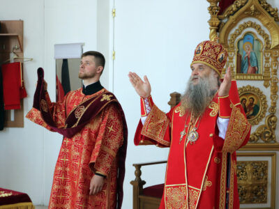 В праздник святых жен-мироносиц епископ Савва совершил Божественную Литургию в Свято-Николаевском кафедральном соборе города Валуйки