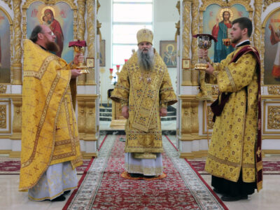 Преосвященнейший епископ Савва совершил Божественную Литургию в Свято-Николаевском кафедральном соборе города Валуйки