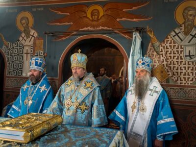 Преосвященнейший епископ Савва принял участие в соборном богослужении в Свято-Троицком Холковском монастыре