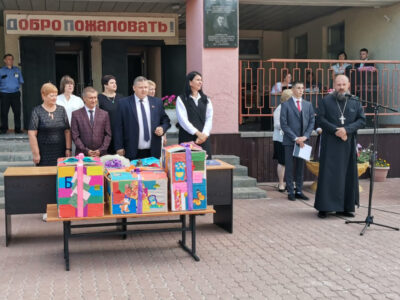 Настоятель храма Спаса Нерукотворного поселка Волоконовка принял участие в торжественной линейке посвященной «Дню знаний»
