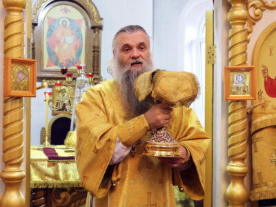 Епископ Савва совершил Божественную Литургию в храме святителя Иоанна Златоуста города Валуйки