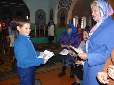 В праздник Покрова Пресвятой Богородицы на приходах благочиний было организовано распространение информационных материалов