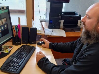 Настоятель храма Спаса Нерукотворного поселка Волоконовка провел для студентов онлайн-урок