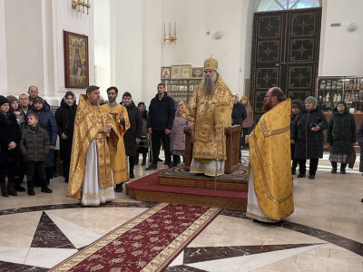 Преосвященнейший епископ Валуйский и Алексеевский Савва совершил Божественную Литургию в Свято-Николаевском кафедральном соборе города Валуйки