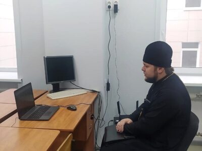 Благочинный приходов Ровеньского округа провел открытый урок в 8-9 классах в дистанционном формате