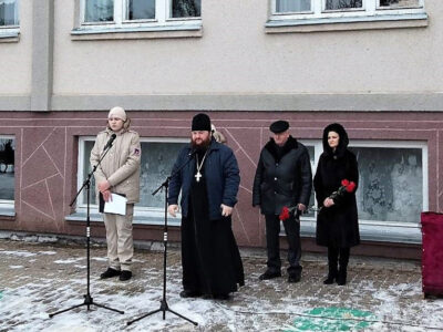 Настоятель храма святого апостола Андрея первозванного села Айдар принял участие в открытии мемориальной доски в память о погибшем в ходе проведения СВО военнослужащем