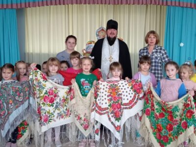 В день Крещения Господня благочинный Красненского округа посетил посетил детский сад «Капелька» села Красное