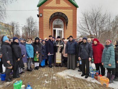 В Крещенский сочельник благочинный приходов Ровеньского округа посетил Ровеньскую ЦРБ и совершил освящение воды