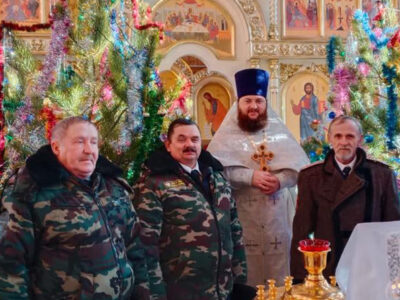 Рождественское богослужение в храме святого апостола Андрея Первозванного села Айдар посетили казаки