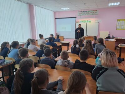 Настоятель Покровского храма села Иловка встретился с учащимися местной школы