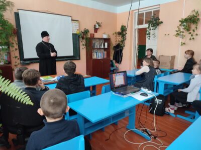 Настоятель храма Преподобной Марии Египетской села Марьевка встретился с учащимися местной школы