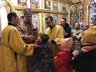 В Неделю Крестопоклонную Преосвященнейший епископ Савва совершил Божественную Литургию в храме Покрова Пресвятой Богородицы поселка Вейделевка