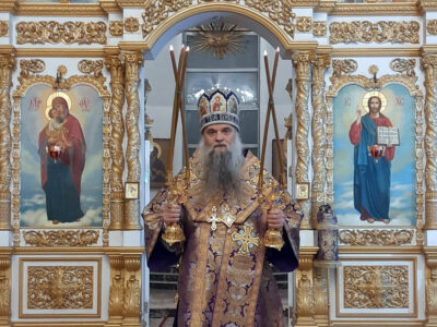Преосвященнейший епископ Савва совершил всенощное бдение с выносом Креста в Свято-Николаевском кафедральном соборе города Валуйки