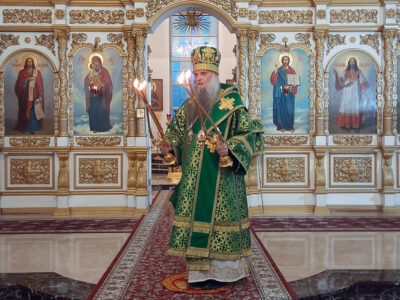 В праздник Входа Господня в Иерусалим Преосвященнейший Савва совершил Божественную Литургию в Свято-Николаевском кафедральном соборе города Валуйки