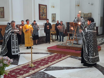 Преосвященнейший епископ Савва совершил утреню с чтением двенадцати Страстных Евангелий в Свято-Николаевском кафедральном соборе города Валуйки