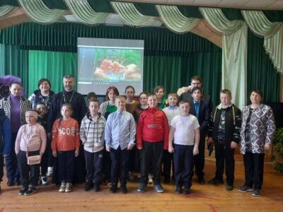В Доме культуры села Расховец состоялась беседа со священником посвящённая православному празднику Пасхи