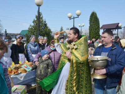 В Красненском благочинии прошла традиционная благотворительная «Вербная ярмарка»