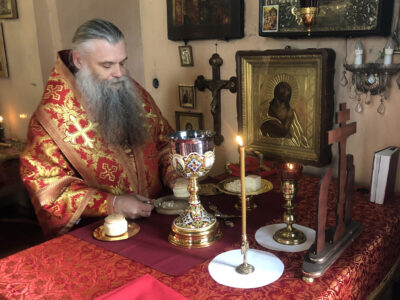 Преосвященнейший епископ Валуйский и Алексеевский Савва совершил Божественную Литургию в Успенском храме посёлка Волоконовка
