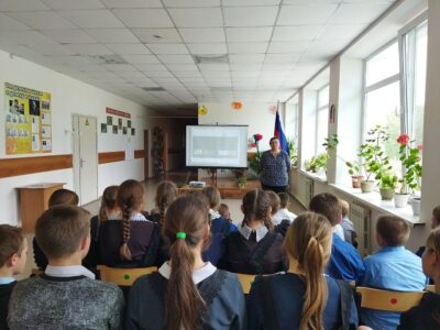 Священник посетил школу в День славянской письменности и культуры