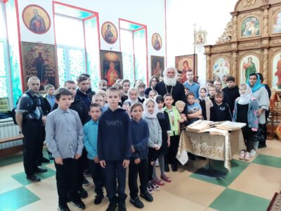 В храме Благовещения Пресвятой Богородицы села Советское состоялась встреча настоятеля храма с учащимися МБОУ «Советская СОШ»