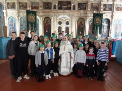 В храме Покрова Пресвятой Богородицы села Гарбузово прошла встреча настоятеля с учащимися местной школы