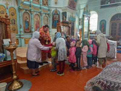Покровский храм села Иловка посетили воспитанники местного детского сада и причастились Святых Христовых Таин