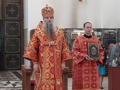 Преосвященнейший Савва совершил раннюю Божественную Литургию в Свято-Николаевском кафедральном соборе города Валуйки