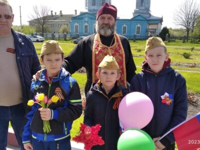 Воспитанники центра «Семья» вместе со священнеником посетили Краснолевадовский мемориал в селе Сетище и памятник Воинской Славы в селе Горки