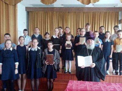 В День Славянской письменности и культуры священник провел беседу с учащимися