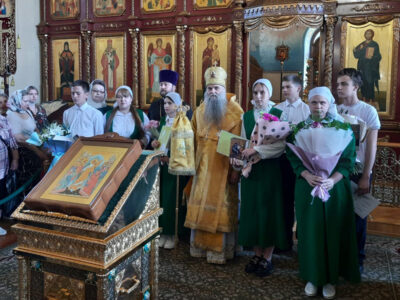 Епископ Валуйский и Алексеевский Савва совершил Божественную Литургию в Свято-Троицком кафедральном соборе города Алексеевка