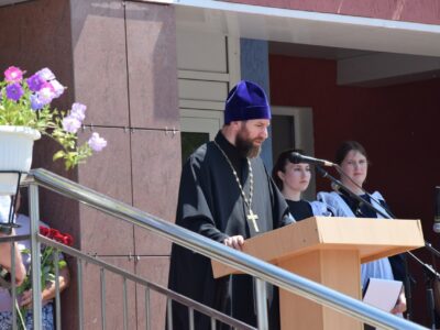 Благочинный приходов Вейделевского округа принял участие в открытии мемориальной доски в память о погибшем в ходе проведения СВО военнослужащем